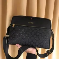 GUCCI GGエンボス ショルダーバッグ