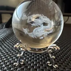 龍の彫刻入りクリスタルボール 木製台座付き - メルカリ