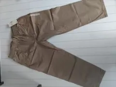 ベージュ パンツ