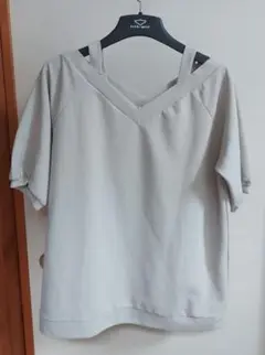 COLZA ストラップ付きVネック半袖トップス M