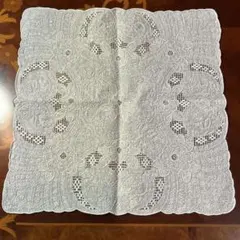 お値下げ、可愛らしいデザインのスワトウハンカチ、美品。