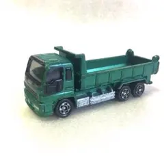 トミカ　いすゞ　ギガ　トラック　ミニカー