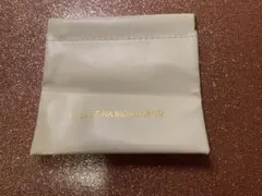 【新品未使用】ばね口ポーチ　ホワイトのサムネイル