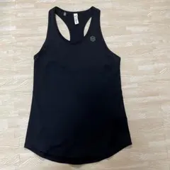 ピラティス、ヨガウェア　アンダーアーマー　トレーニングウェア　タンクトップ　SM