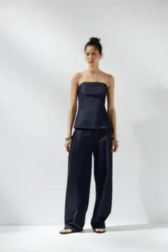 ZARA　TRF ダーツ入りデニムパンツ