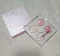 デイジークShine Glowy Highlighter Palettマーメイド