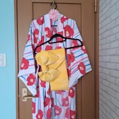 子供145浴衣　赤い花柄　黄色の帯　ピンクの髪飾り