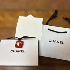 シャネル バレンタイン限定チャーム付ギフトボックスとショッパー メッセージカード