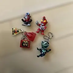 ウルトラマン・仮面ライダー フィギュア キーホルダー 2体セット