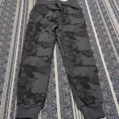 迷彩柄グレー長ズボン 135cm