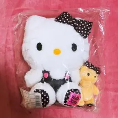 ハローキティ ミニチュアダックス抱いたぬいぐるみお値下げ中。 ハローキティ ミニチュアダックス抱いたぬいぐるみお値下げ中。 - メルカリ