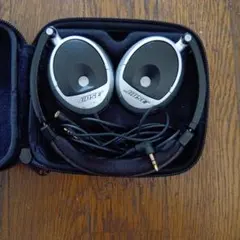 Bose 有線ヘッドホン 収納ケース付き シルバー