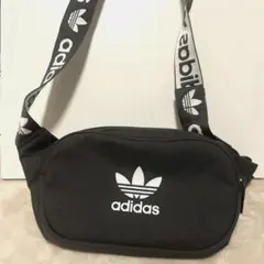 adidas ショルダーバッグ　ウエストポーチ　カーキ