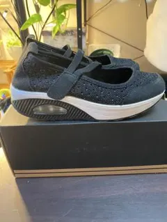 レディーススニーカーストラップ付き