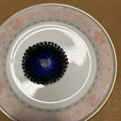 ビーズ刺繍のブローチ　青と黒