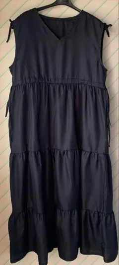 ダークグレー ノースリーブ ティアードワンピース