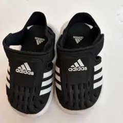 adidas ベビーサンダル ブラック/ホワイト