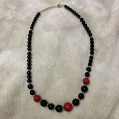黒と赤のビーズ ネックレス