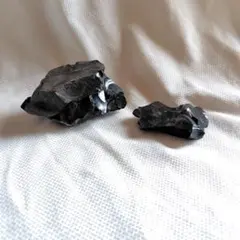 黒耀石　2つおまとめ　天然石　原石　黒曜石　オブシディアン　パワーストーンのサムネイル