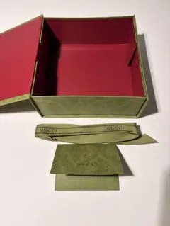 【GUCCI】空箱 ギフトボックス リボン付きのサムネイル