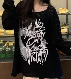 ブラック グラフィックプリント 長袖　Tシャツ