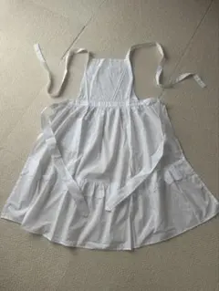 ホワイト 未使用　椅子とダイヤル式電話の刺繍がレトロなフリルエプロン　昭和レトロ