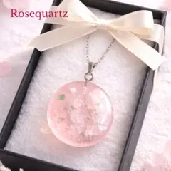 ローズクォーツの花舞うレジンネックレス　ステンレスチェーン　ハンドメイド