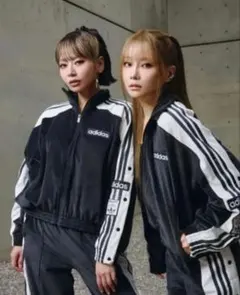 adidas original 重盛さと美 ベロア Sサイズ 上のみ - メルカリ