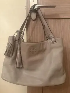 Tory Burch トリーバーチ ショルダーバッグ　ロゴレザー　 ベージュ