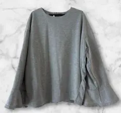 長そでトップス　M カットソー　トレーナー素材　グレー　フレア袖