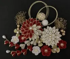 つまみ細工　髪飾り　赤　白　ゴールドセット