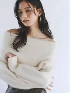 ラブティックボンボン ヘアリーウールカシミヤ混オフショルニット