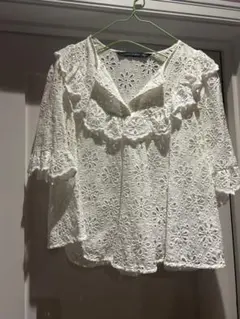 お値下げ可能　ZARA ザラ　ブラウス　ホワイト　花柄のサムネイル