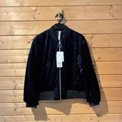 by aquagirl 柔らかいベルベット素材　ジップアップジャケット。