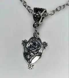 ネックレス　バラ　可愛い　ローズ　高級感　上品