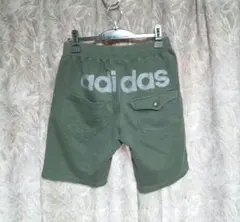 adidas刺繍ロゴスウェット地ショートパンツ