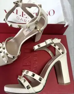 VALENTINOヴァレンティノ❤️ロックスタッズサンダル❤️新品35のサムネイル