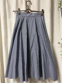 ネイビーとホワイトのギンガムチェックフレアスカート