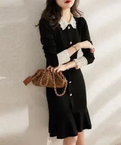 レース付き襟の黒ニットワンピース