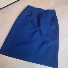 ネイビー タイトスカート 後ろファスナーのサムネイル