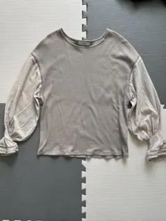 バルーン袖 ベージュトップス