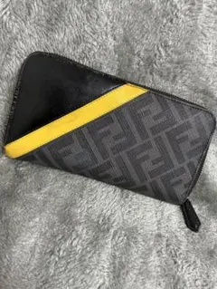 FENDI ズッカ柄 長財布 ラウンドファスナーのサムネイル
