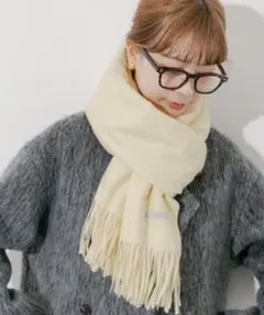 淡い黄色のウール混紡マフラー　無地