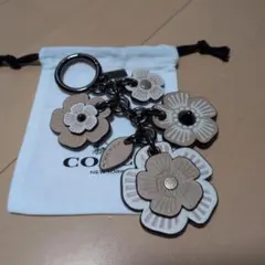 COACH　収納袋付き　ティー ローズ ミックス バッグ チャーム 花びら 花