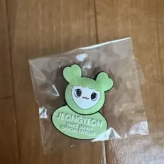 JEONGYEON TWICE公式ファンクラブピンバッジ　ジョンヨン　ラブリー