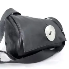 ✨美品✨kawakawa カワカワ レザー 円筒 ショルダーバッグ 円形ボタンのサムネイル