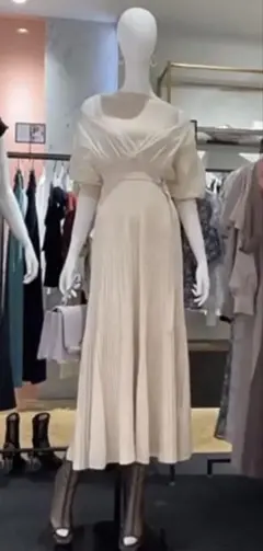 マーキュリーデュオ　異素材ドッキングフレアニットワンピース　Mサイズ　アイボリー