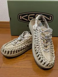 KEEN スポーツサンダル ベージュ 編み込みデザイン23cm☆美品