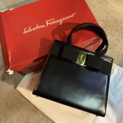 サルヴァトーレ フェラガモ ヴィンテージ ヴァラ・リボン レザー2WAY BAGのサムネイル