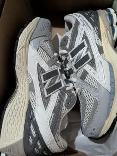 お値下げ中ニューバランス　U1906 24cm